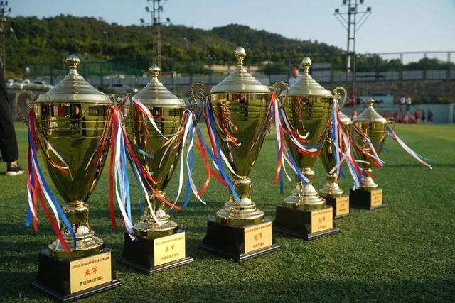 班凯罗三双魔术克鹈鹕 库兹马31分奇才胜国王